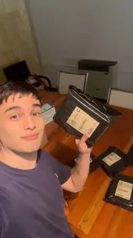 Ramiro preparando pedidos de Domfeez